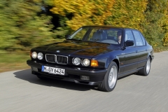 BMW V12 стукнуло 25 лет