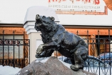 До прихода Ярослава Мудрого поселение называлось Медвежий Угол, поэтому медведей во всех видах в городе много