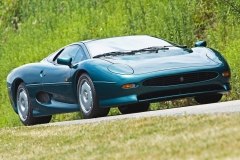Jaguar XJ220 разменял второй десяток