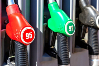 Нефть  рухнула. Что будет с ценами на бензин?