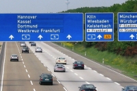 Германия вводит плату за езду по автобанам