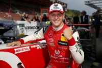 Семейный подряд: Шумахер-младший «стучится» в Формулу-1